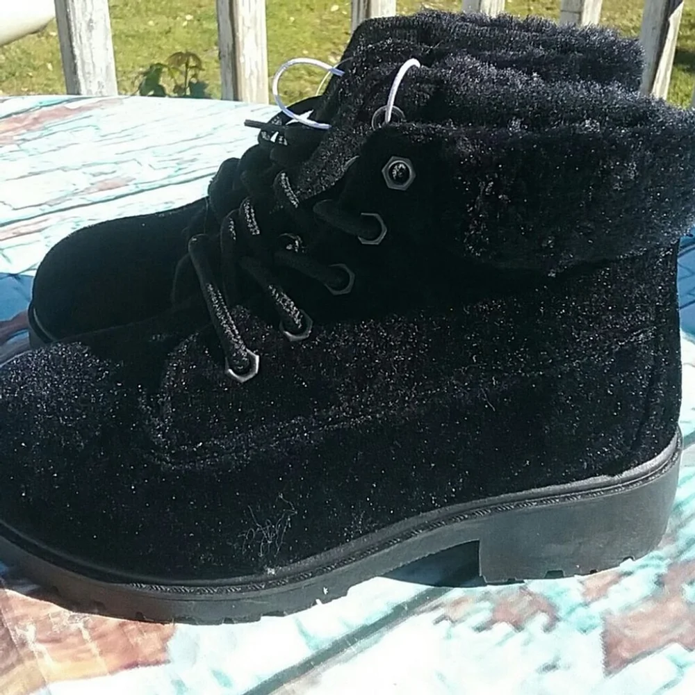 NEW Black Velvet Lace-Up Boots Toddler Girl Size 12 NWT Faux Fur Trim Lug Sole